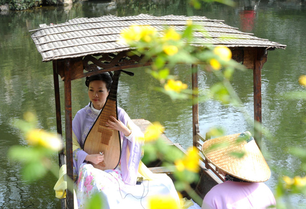 Traditional Chinese garden for your eyes, ears