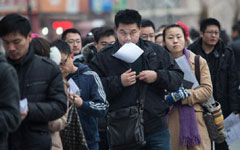 Recent graduates lower expectations in tight job market