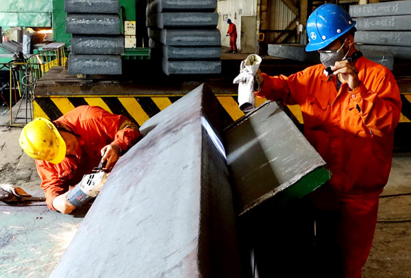 Experts call for steel capacity cut
