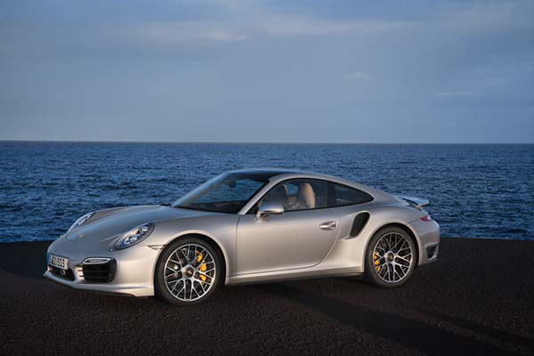 Porsche 911 Turbo S Asian premiere fascinates Auto Guangzhou