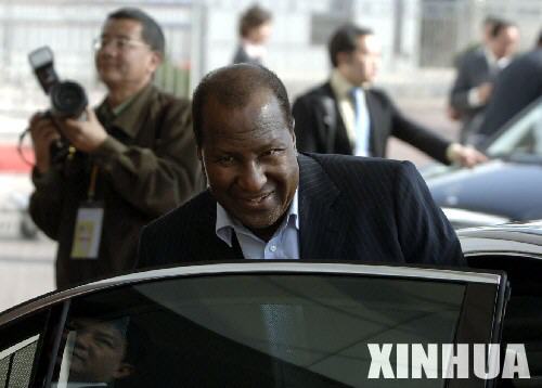 President Hu meets with African Union Commission chairman