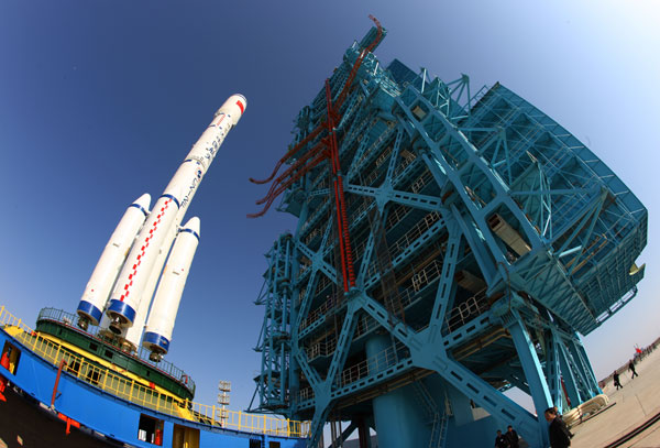A Long March II-F carrier rocket loaded with 'Tiangong-1', an unmanned space module, is moved to the launch pad at Jiuquan Satellite Launch Center, Sept 20, 2011. Countdown to China's space station begins