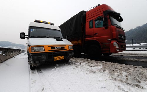 Highways reopen after freezing rain strands thousands