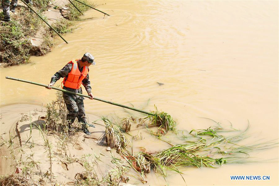 Rescuers search for victim of E China landslide