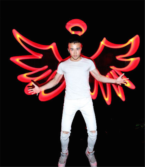 Take 'lighting' photos and donate to blind kids