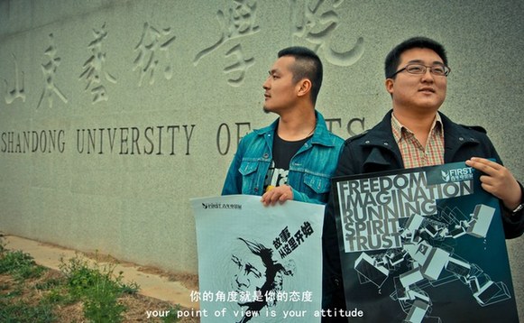 高校學(xué)子“各出奇招” 手寫海報、戶外放映亮點不斷