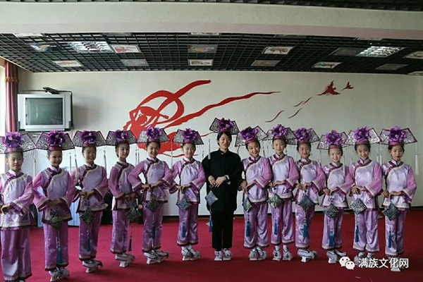 聯(lián)合國教科文組織參觀考察滿族小學(xué)