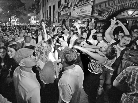 New York legalizes gay marriage