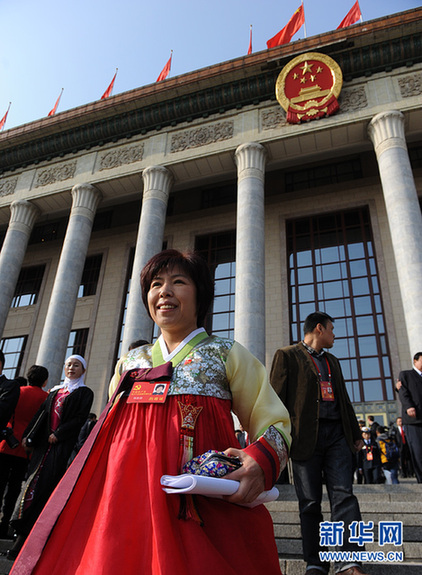 圖：代表信心滿懷步出大會(huì)堂