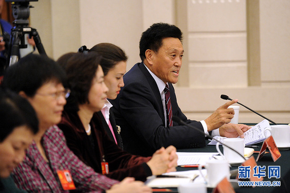 黑龍江省代表團(tuán)討論對中外記者開放