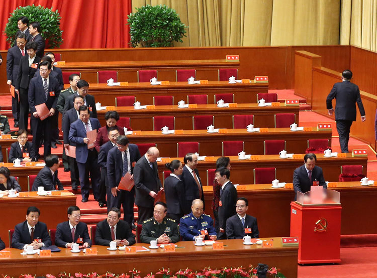 組圖：十八大代表投票選舉中央委員會委員、候補委員和中央紀(jì)律檢查委員會委員