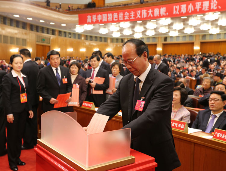 組圖：十八大代表投票選舉中央委員會委員、候補委員和中央紀律檢查委員會委員