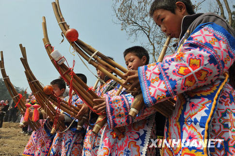 苗族人民歡度跳花節(jié)（組圖）