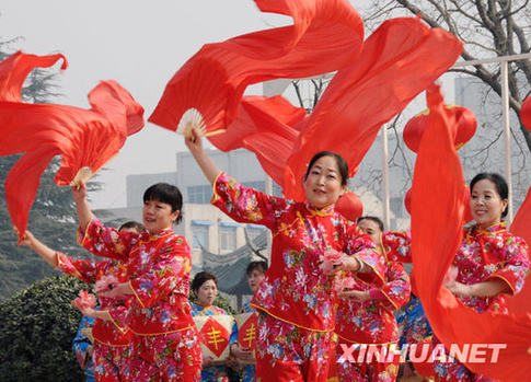 全國(guó)各地鬧新春 迎元宵