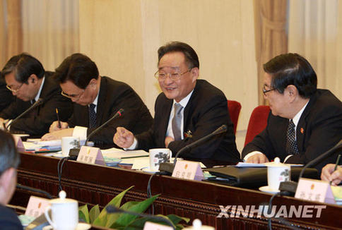 十一屆全國(guó)人大常委會(huì)十三次會(huì)議分組審議常委會(huì)工作報(bào)告稿 吳邦國(guó)參加審議