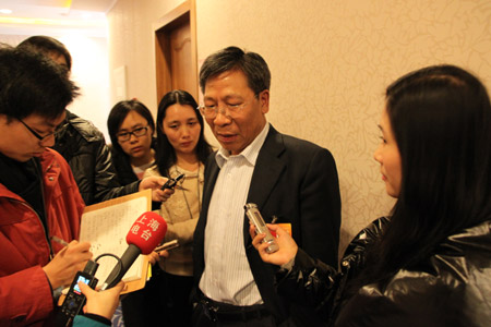 教育、科技屆政協(xié)委員受媒體追捧(組圖)