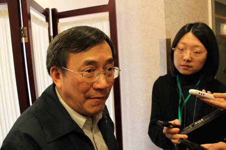 教育、科技屆政協(xié)委員受媒體追捧(組圖)