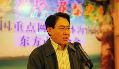 全國網(wǎng)媒走進(jìn)東方：訪珍稀樹種基地 感受花梨魅力