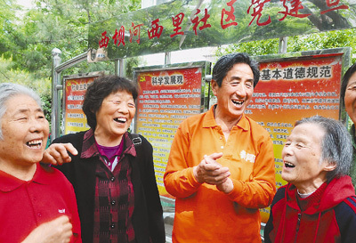 紅旗飄飄：服務(wù)，到人民最需要的地方