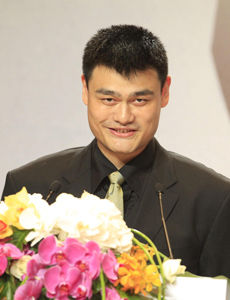 姚明正式宣布退役 9年NBA生涯巨人無(wú)法忘記的青春