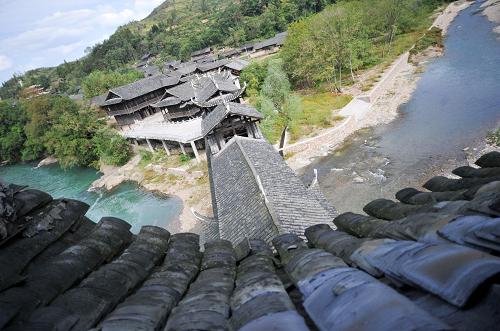 土家風(fēng)雨橋 一橋連三寨