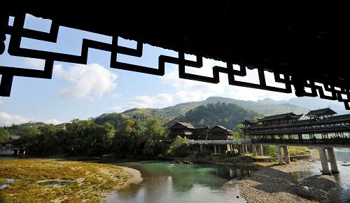 土家風(fēng)雨橋 一橋連三寨