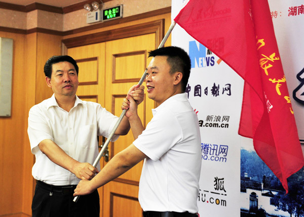 “探訪湘江邊最美村鎮(zhèn)——全國知名網(wǎng)絡媒體走基層”大型聯(lián)合采訪活動啟動