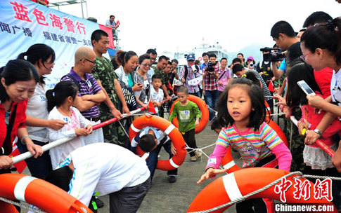福建兒童海警警營(yíng)樂享“藍(lán)色兒童節(jié)”