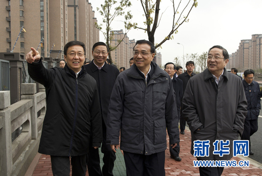 李克強(qiáng)在上?？疾?強(qiáng)調(diào)推動(dòng)轉(zhuǎn)型發(fā)展 依靠創(chuàng)新驅(qū)動(dòng)