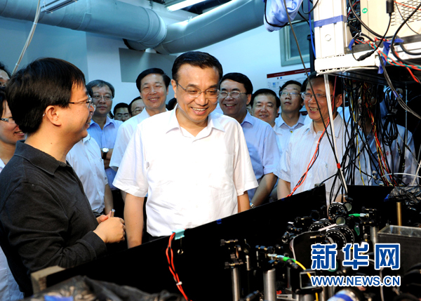 李克強在安徽考察:在結(jié)構(gòu)調(diào)整優(yōu)化中保持經(jīng)濟(jì)平穩(wěn)較快發(fā)展