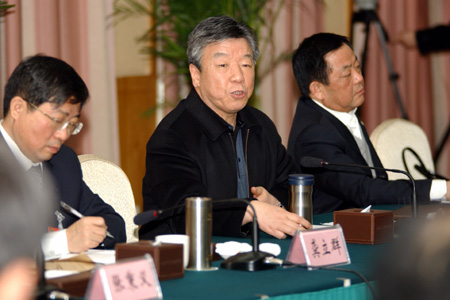 盧展工參加河南政協(xié)十屆四次會(huì)議分組討論