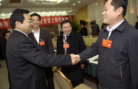 鄭州兩會報(bào)道：鄭州市委書記連維良看望人大代表