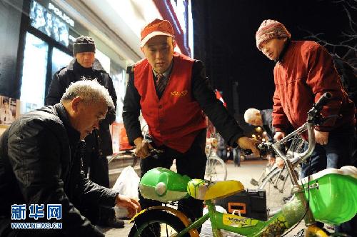 一個義務(wù)修車師傅26年的風(fēng)雨堅守