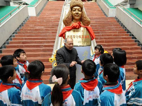 “編外雷鋒團(tuán)”：一座豫南小城的雷鋒印