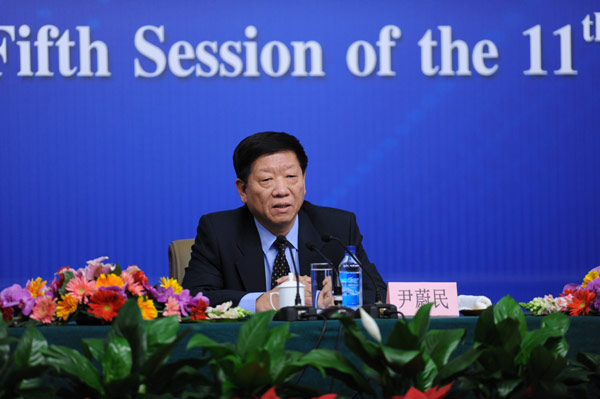 人力資源和社會(huì)保障部部長尹蔚民回答記者提問