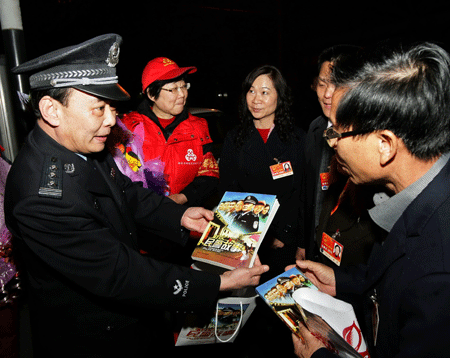 全國人大代表慰問西城公安分局執(zhí)勤民警