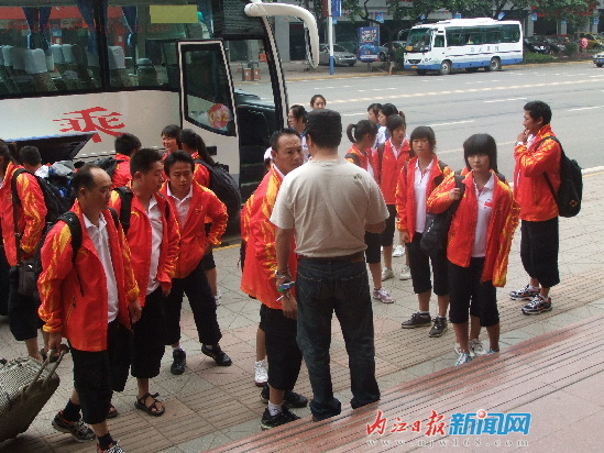 中國(guó)和澳大利亞藝術(shù)滑水隊(duì)2日抵達(dá)內(nèi)江