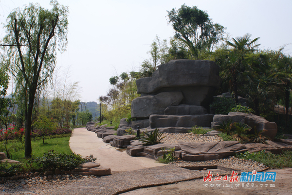 甜城湖：兩岸風(fēng)光美如畫(huà)