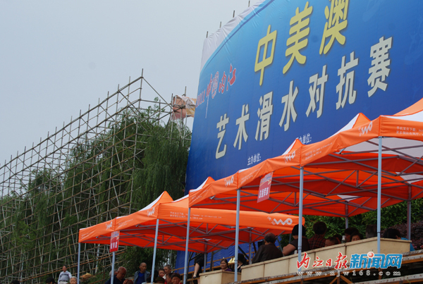 甜城湖：兩岸風(fēng)光美如畫(huà)