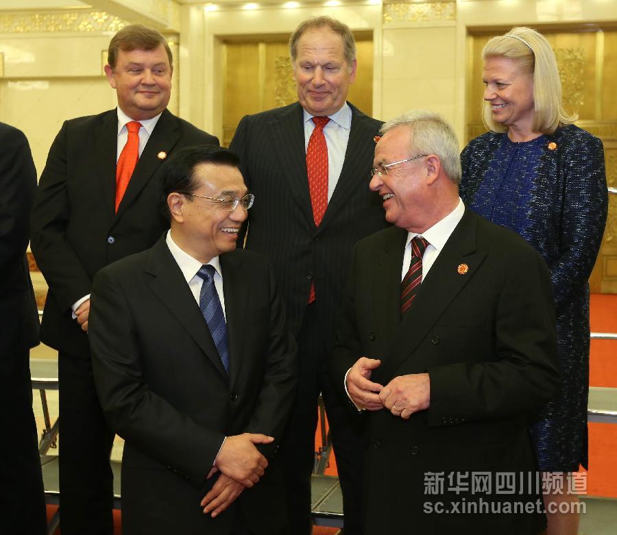 李克強(qiáng)同出席成都財(cái)富全球論壇和全球首席執(zhí)行官委員會(huì)的企業(yè)家代表會(huì)見并座談