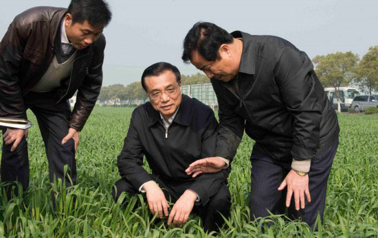 李克強在江蘇上?？疾? style=