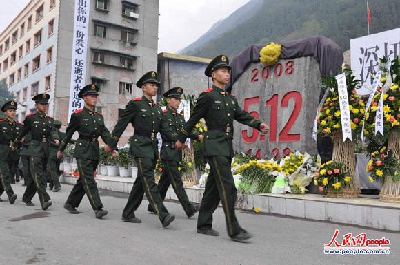 武警數(shù)萬官兵三年援建汶川血脈相連樹豐碑