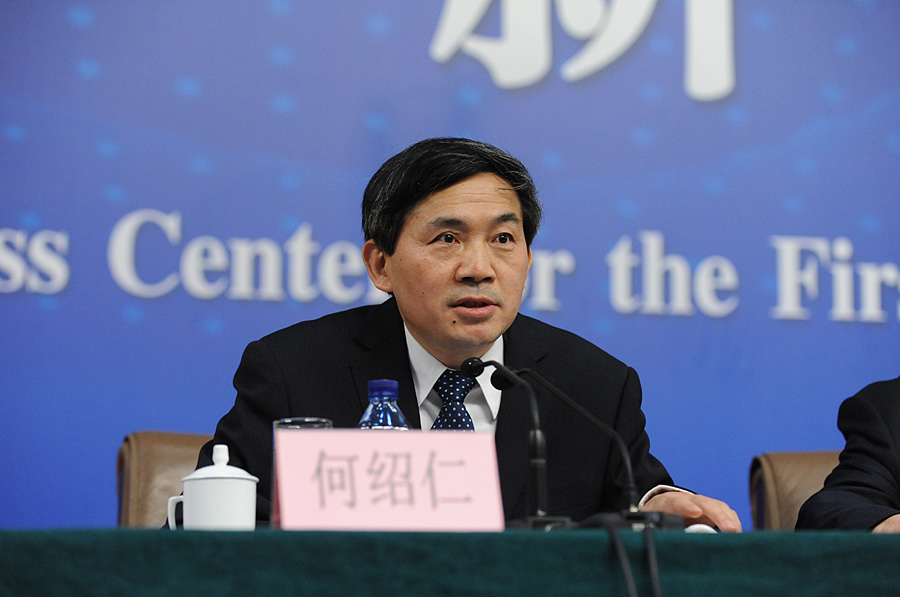 十二屆全國(guó)人大一次會(huì)議新聞中心主任、主持人何紹仁