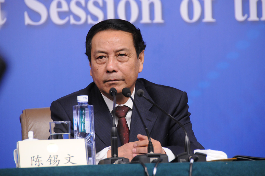 全國政協(xié)委員、中央農(nóng)村工作領導小組副組長陳錫文