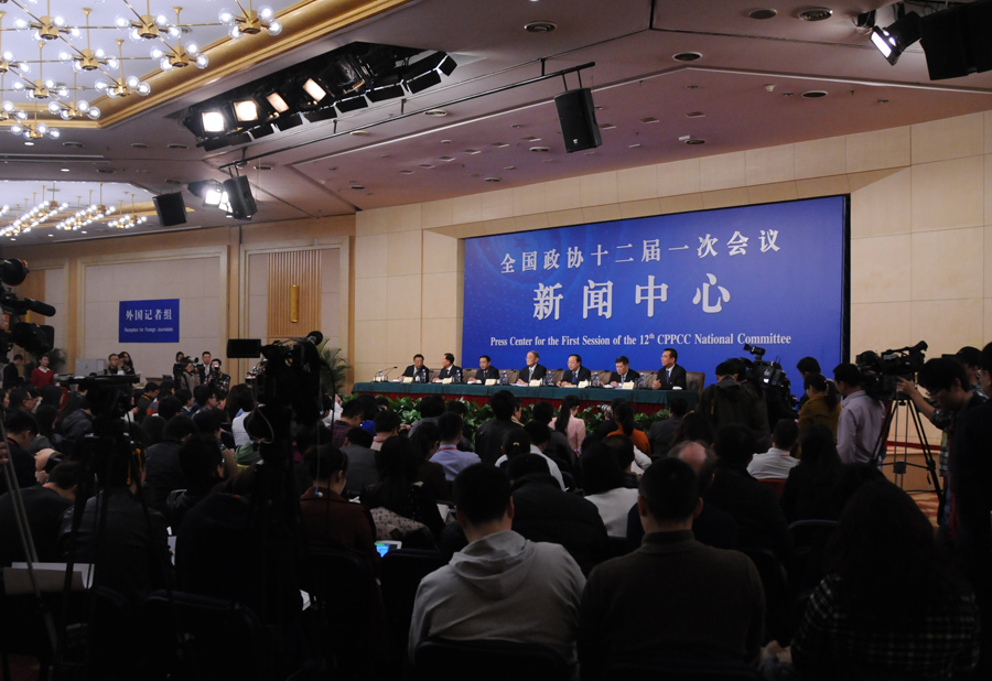 全國(guó)政協(xié)十二屆一次會(huì)議第二場(chǎng)記者會(huì)