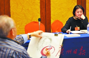 委員現(xiàn)場(chǎng)為倪萍畫像（圖）