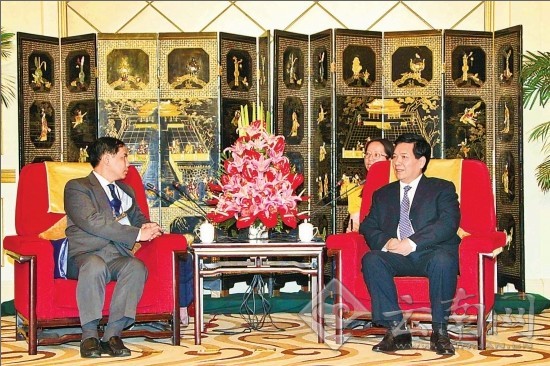 秦光榮會見緬甸總統(tǒng)首席政治顧問哥哥萊