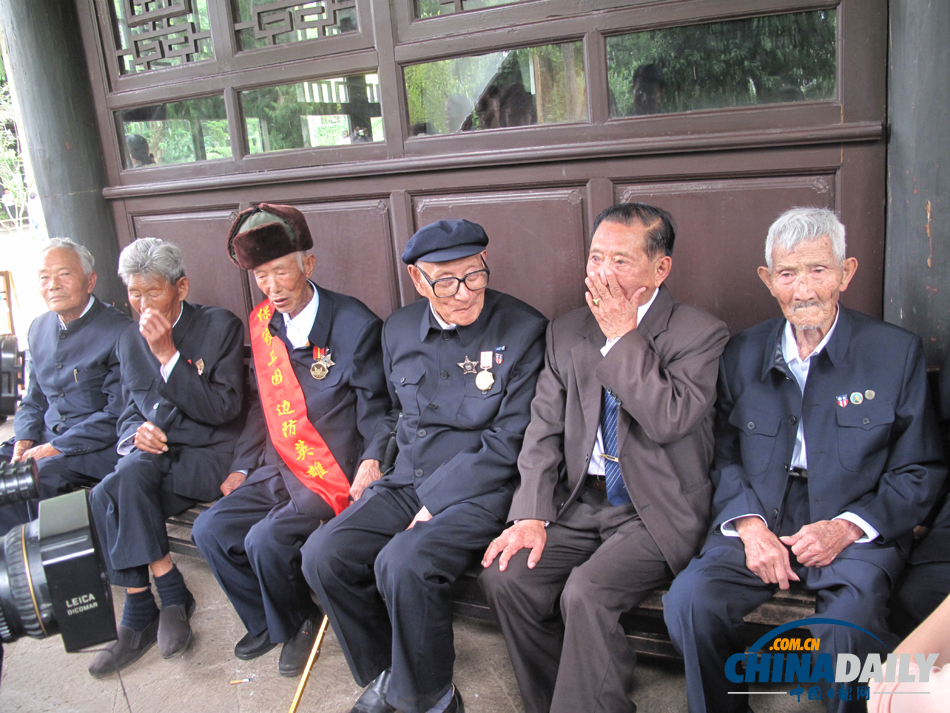 走進(jìn)騰沖國(guó)殤墓園 聆聽中國(guó)遠(yuǎn)征軍英勇抗戰(zhàn)血淚史