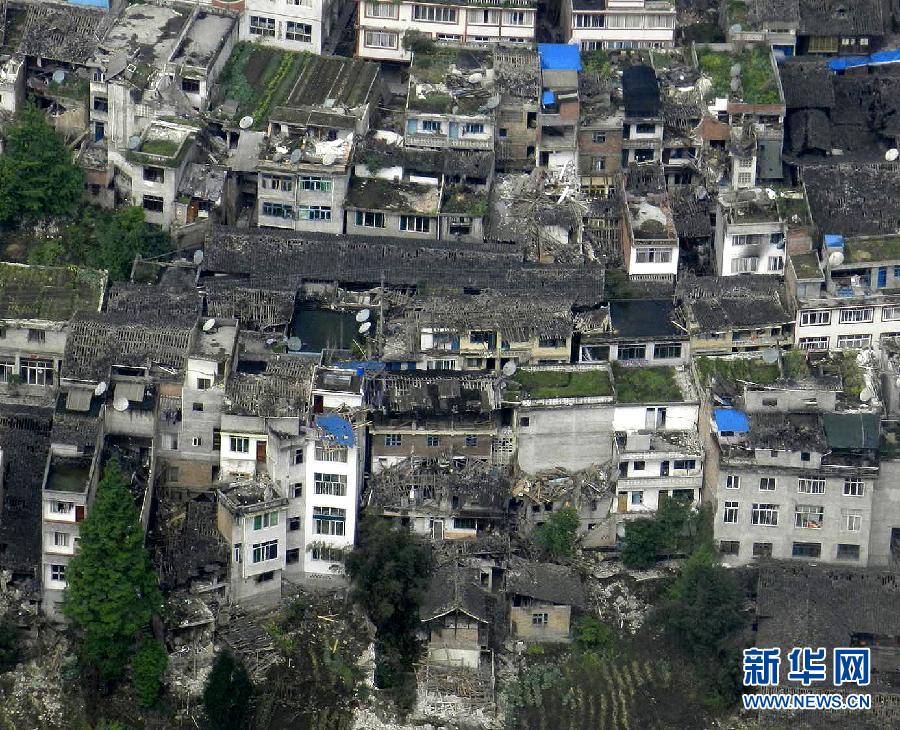 航拍四川省雅安市蘆山縣地震災區(qū)受災情況