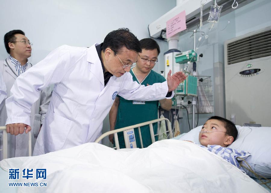 李克強在震區(qū)24小時的足跡